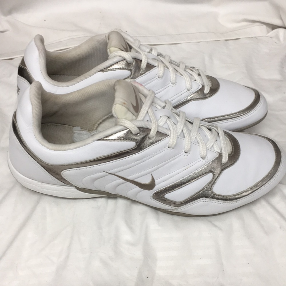 Nike sneakers ladies sz 8